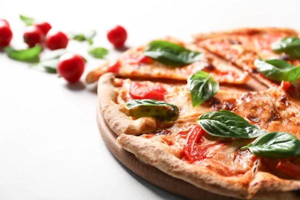 Fesleğenli lezzetli pizza 