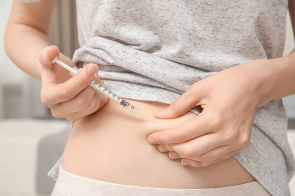Diyabetik hasta insülin enjekte — Stok fotoğraf