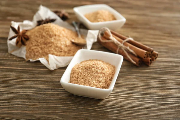 Tarçınlı şeker ile kompozisyon 