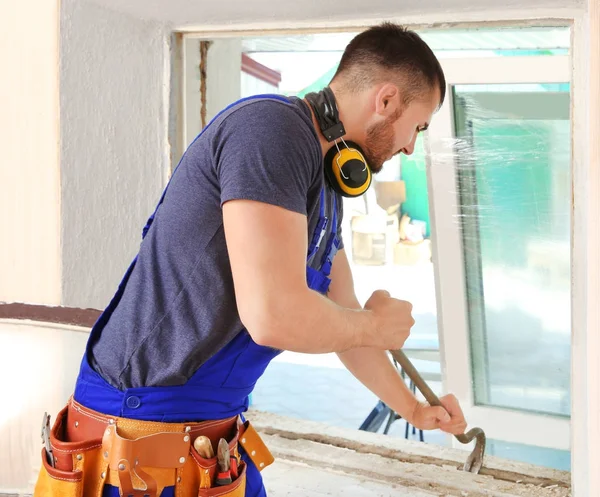 Worker repairing window in flat — Stock Photo, Image