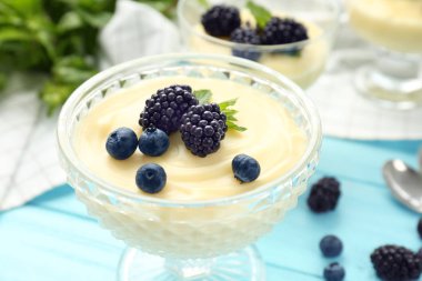 yaban mersini ile vanilya puding 