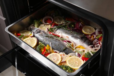 Balık fırın tepsisi