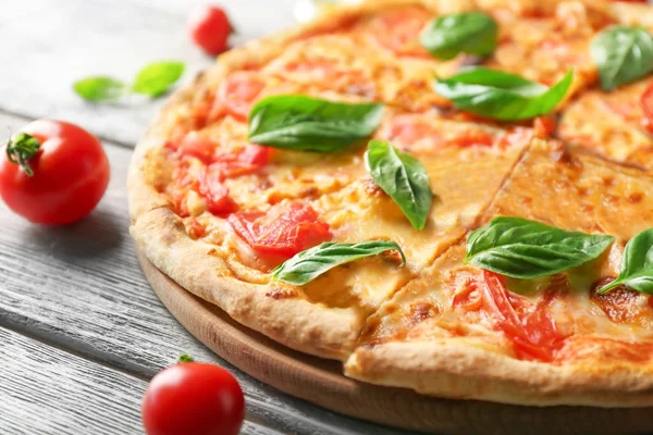 Delicious pizza with tomatoes — Stock Photo, Image