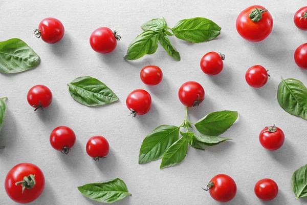 Çeri domates ve fesleğen 