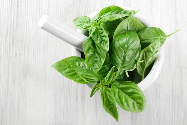 Organik taze fesleğen yaprağı 