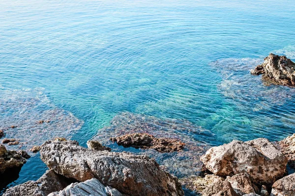 Sea coast with rocks on sunny day — Stock Photo, Image