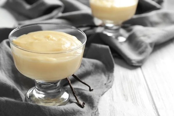 Vanille pudding in dessert kom — Stockfoto