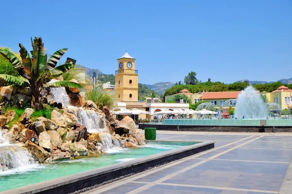 Beautiful waterfall and fountain in the city — Stock Photo, Image