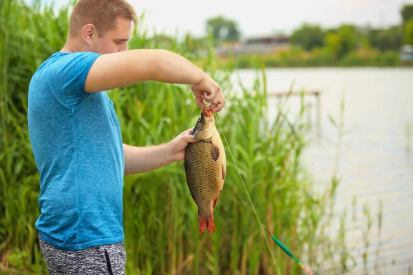 Yakalanan balık adamla