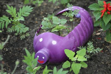 Güzel flowerbed plastik şişe yaptı