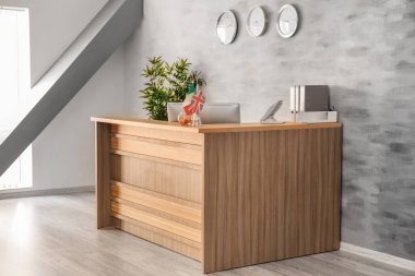 otel Resepsiyon Masası