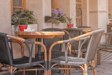 Açık hava kafe sandalye ve masa