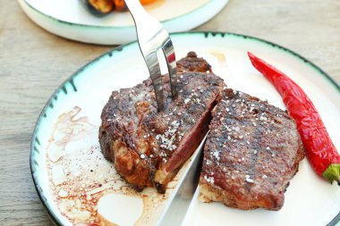 Kesme az pişmiş biftek 