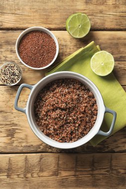 haşlanmış quinoa tahıl