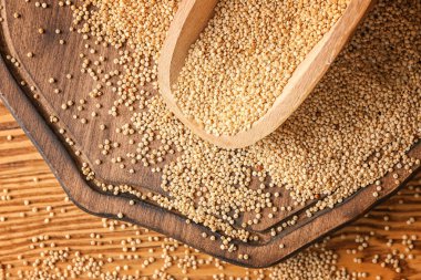 Beyaz quinoa ve Kepçe