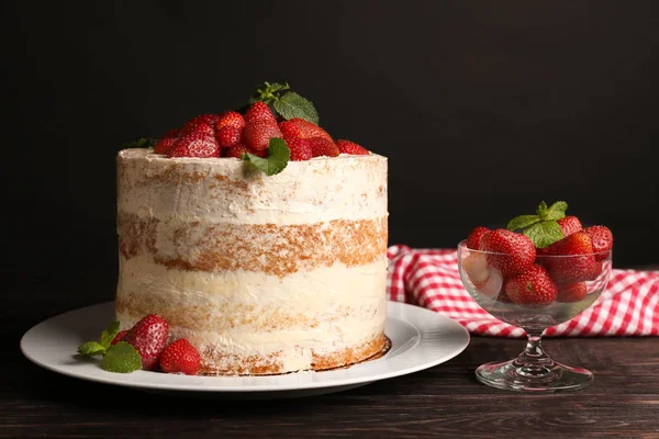 Delicioso pastel de fresa —  Fotos de Stock