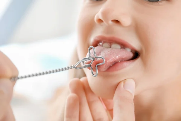 Girl at therapists office — Stock Photo, Image