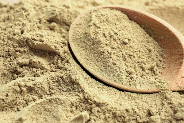 Cuchara de madera en polvo de proteína de cáñamo, primer plano — Foto de Stock