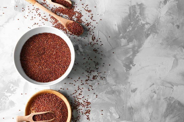 Placa com sementes de quinoa — Fotografia de Stock