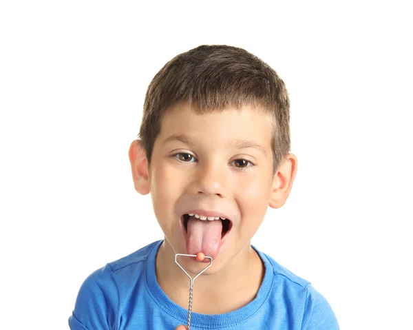 Rapaz bonito com sonda logopédica para correção de fala em fundo branco — Fotografia de Stock