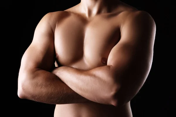 Sporty young man on dark background — Stock Photo, Image