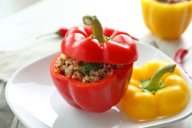 Quinoa biber dolması