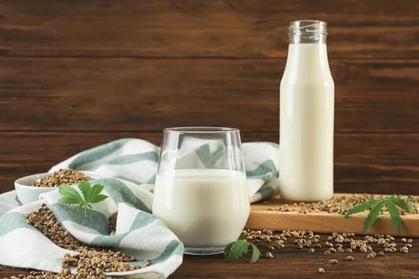 Složení s konopné mléko — Stock fotografie