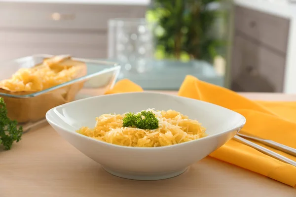 Тарелка с тыквой для спагетти — стоковое фото