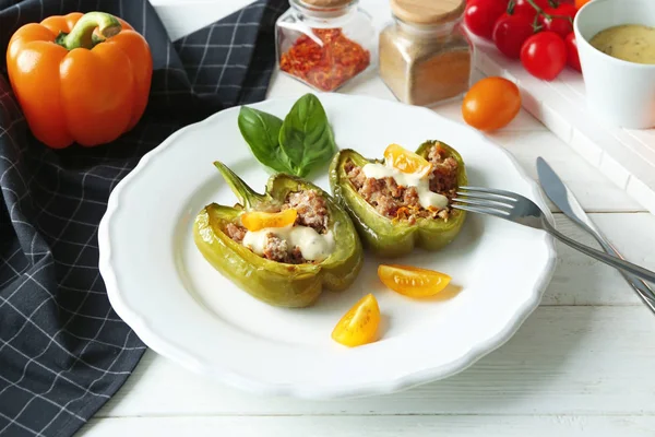 Pimentos recheados com quinoa — Fotografia de Stock