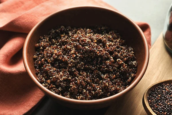 Grani di quinoa bolliti — Foto Stock