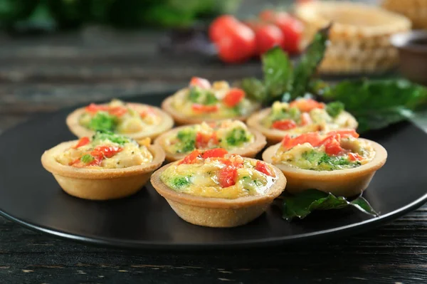 Tartaletas de brócoli y quiche — Foto de Stock