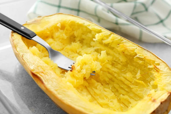 Fork with flesh in spaghetti squash, close up — Stock Photo, Image
