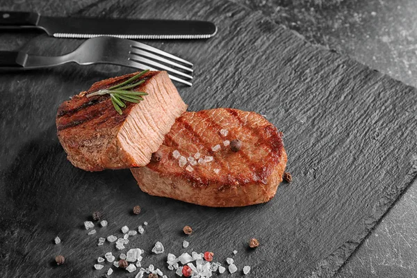 Chutné grilované steaky — Stock fotografie