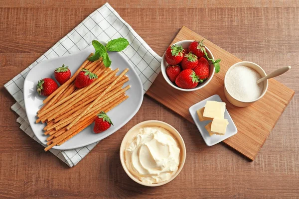 çilek çubuk kraker salata 