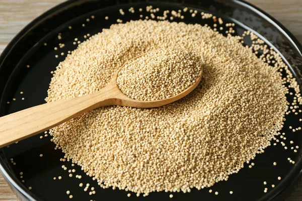 Κουτάλι με σπόρους quinoa — Φωτογραφία Αρχείου