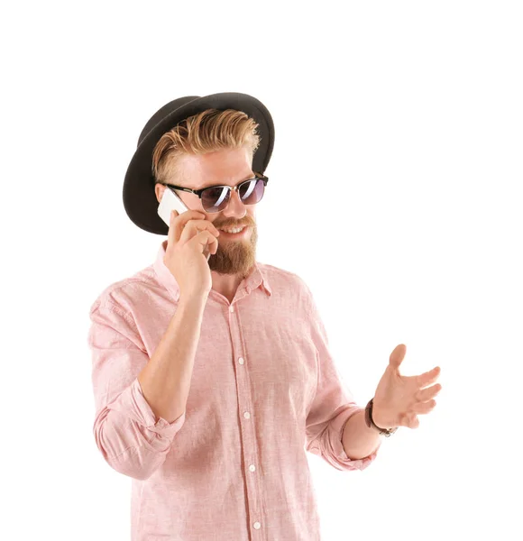 Unga hipster mannen prata telefon mot vit bakgrund — Stockfoto