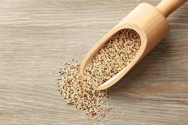 Scoop with raw quinoa grains — Stock Photo, Image