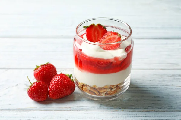 Salade de bretzels aux fraises — Photo