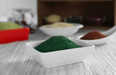 Spirulina tozu seramik kase 
