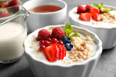 Çilek ile lezzetli quinoa