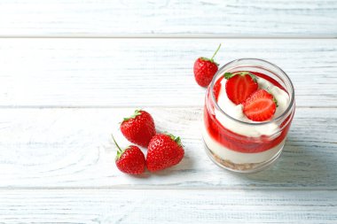 çilek çubuk kraker salata 