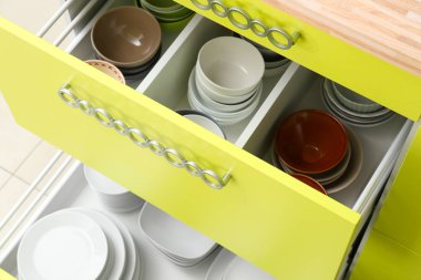 Sofra, mutfak çekmeceleri kümesi