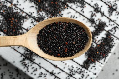 Tahta kaşık siyah quinoa 