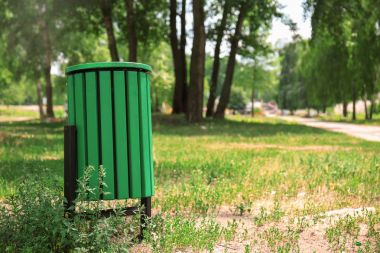Park modern çöp kutusu 