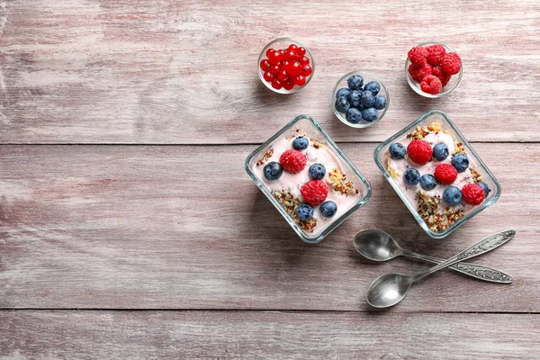 Postre con quinua y bayas — Foto de Stock