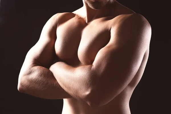 Sporty young man on dark background — Stock Photo, Image