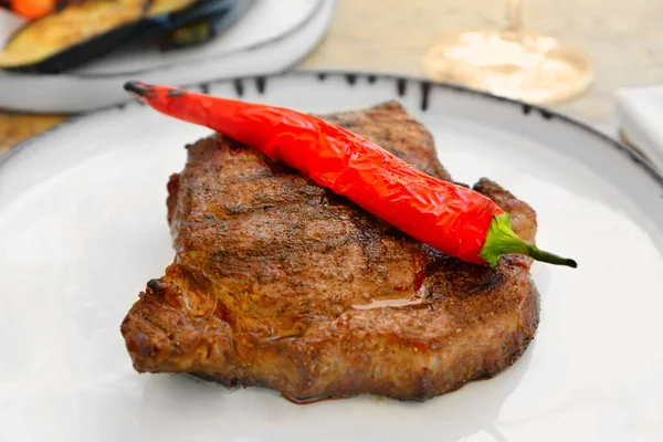 Steak met chili peper — Stockfoto