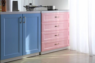 Parlak modern mutfak mobilya iç