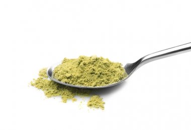 Kenevir protein tozu kaşık, üzerinde beyaz izole içinde