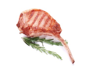 Beyaz zemin üzerine lezzetli kaburga